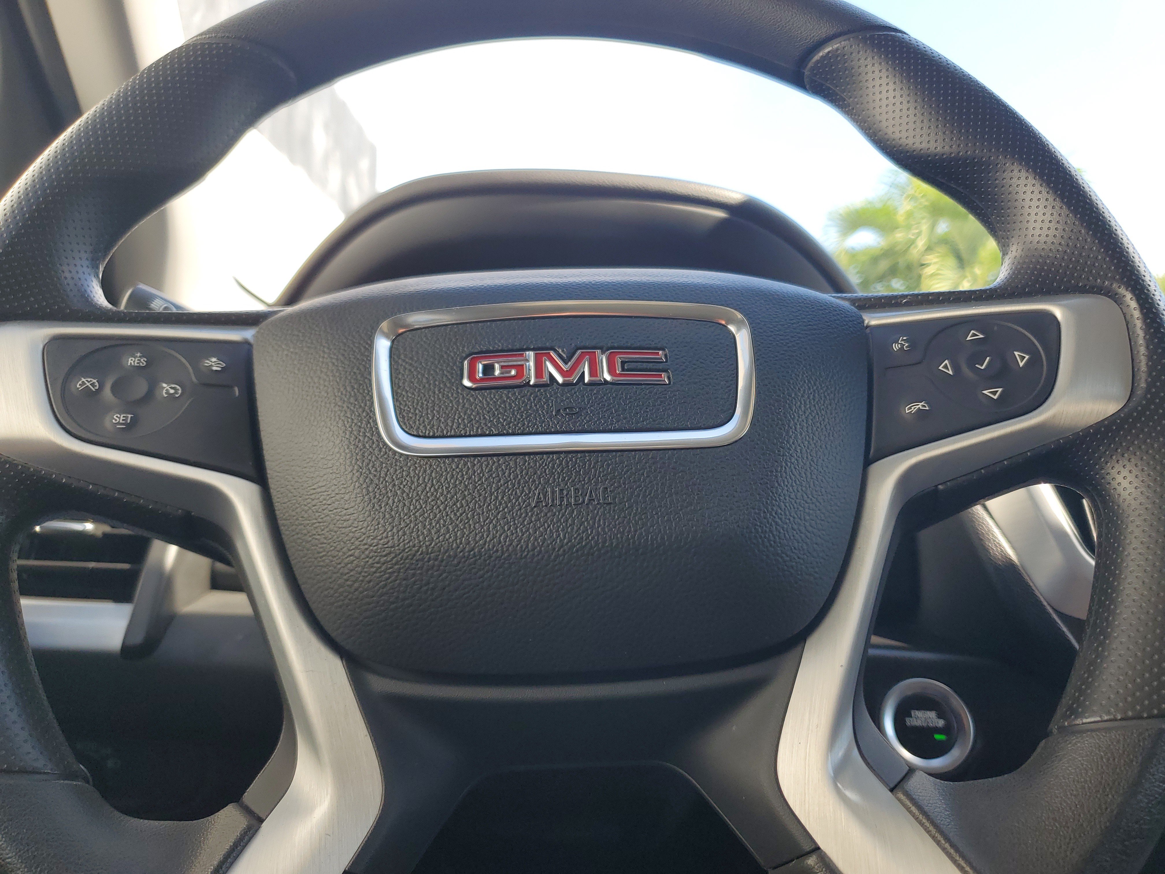 Used 2024 GMC Terrain SLE w/ Driver Convenience Package FWD image 23