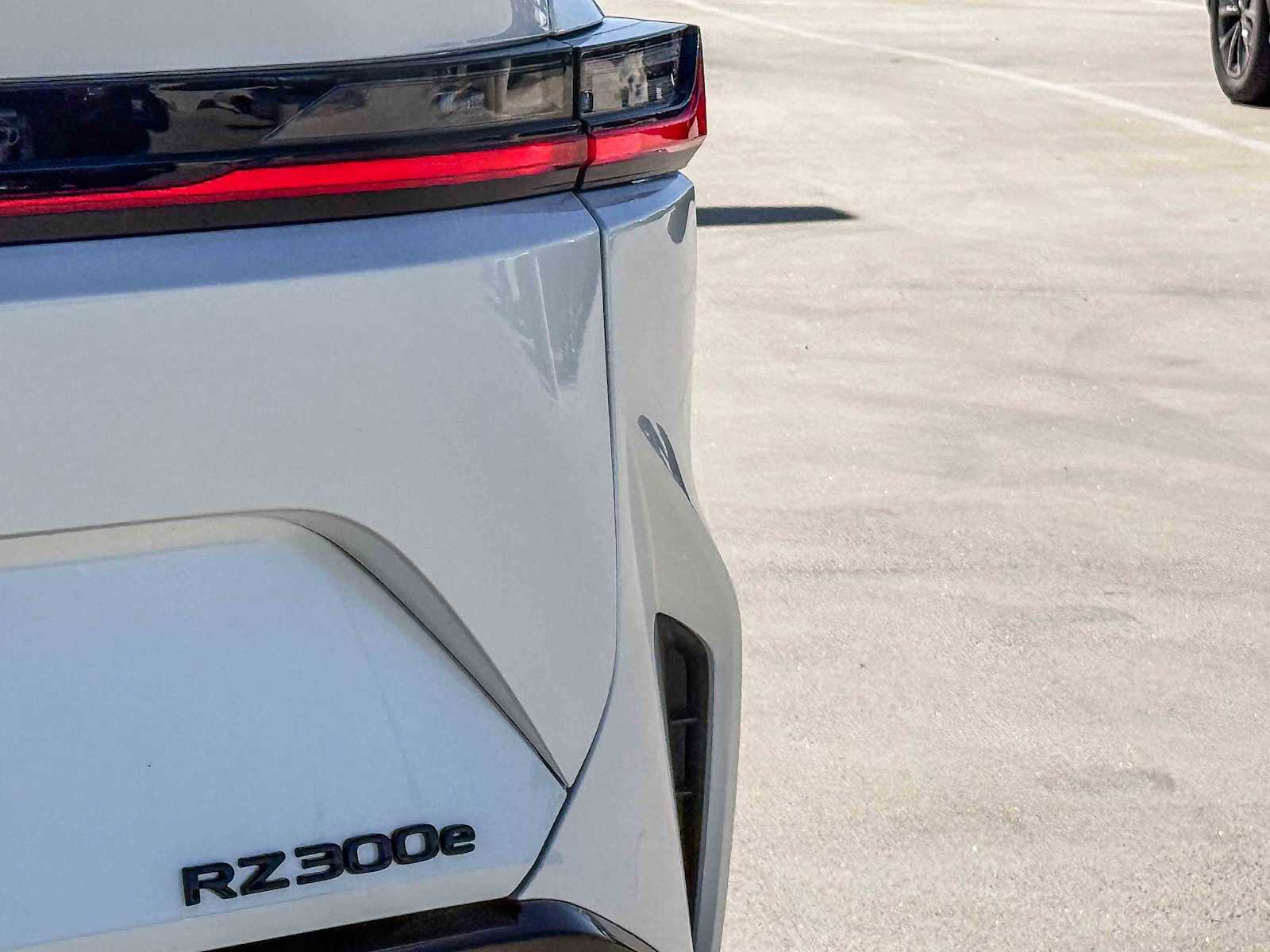 Used 2025 Lexus RZ 300e FWD image 11