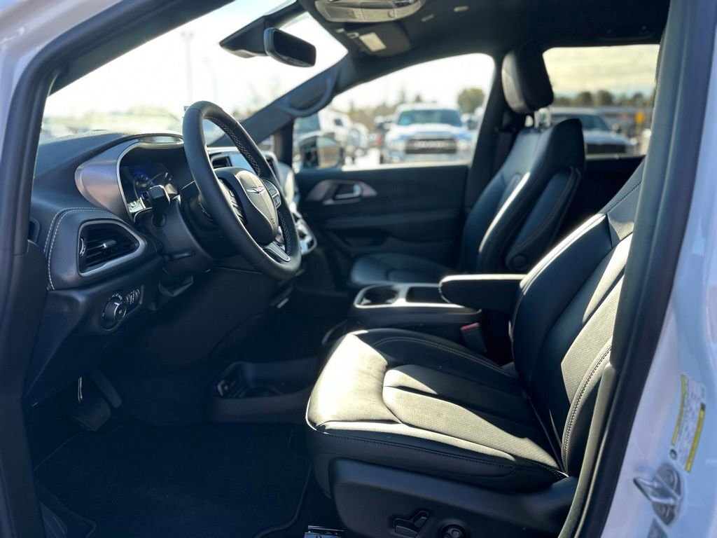 New 2026 Chrysler Pacifica Select image 19