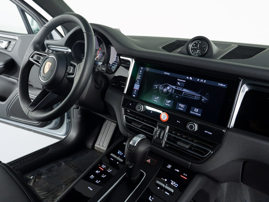 Certified 2026 Porsche Macan AWD/4WD image 37