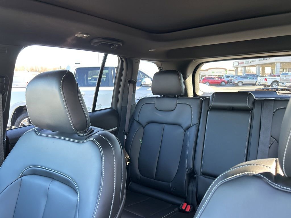 New 2025 Jeep Grand Cherokee Limited image 11