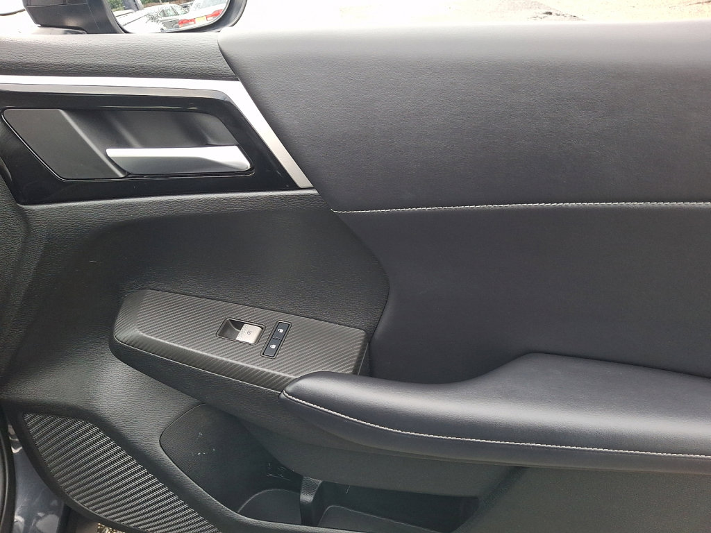 Used 2024 Mitsubishi Outlander 4WD Plug-In Hybrid image 10