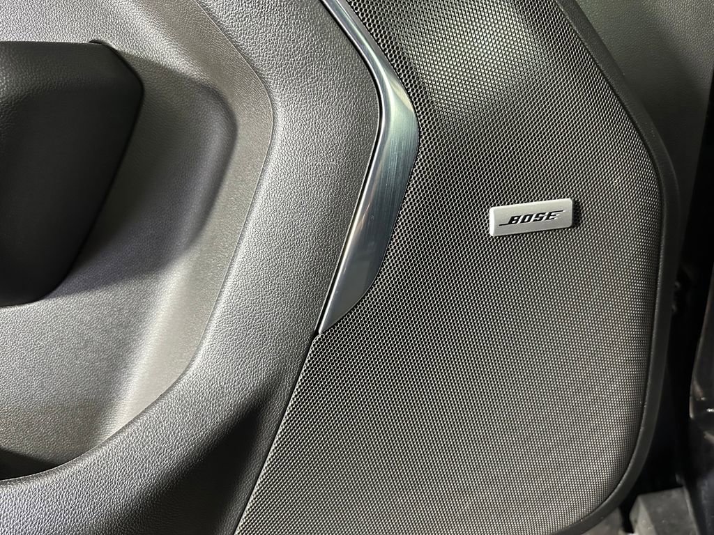 Used 2025 GMC Yukon Elevation image 25