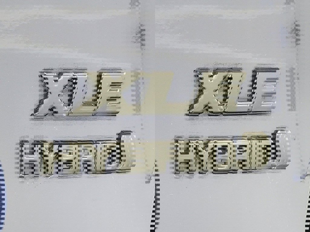 Used 2020 Toyota RAV4 XLE image 10