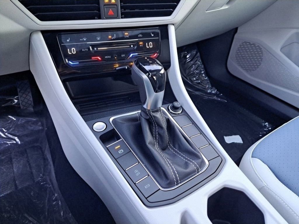 New 2025 Volkswagen Jetta SE image 9