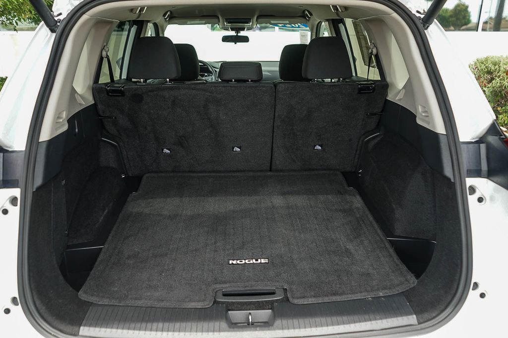 Used 2024 Nissan Rogue SV image 23