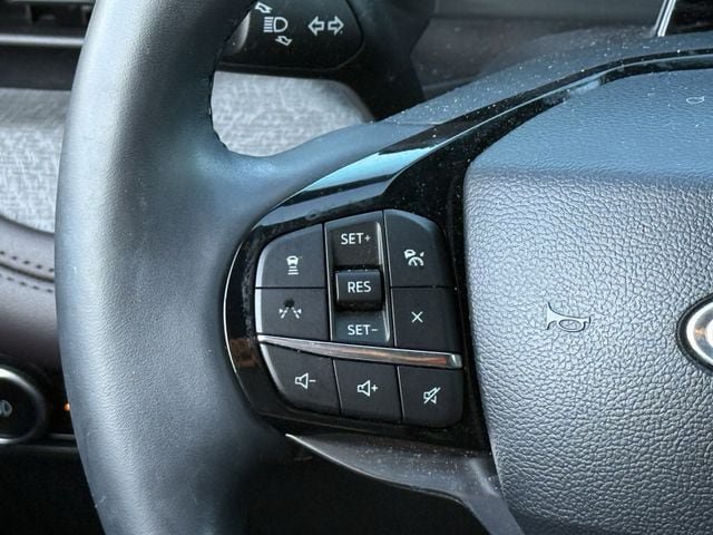 Used 2025 Ford Explorer Platinum w/ Ultimate Package AWD/4WD image 13