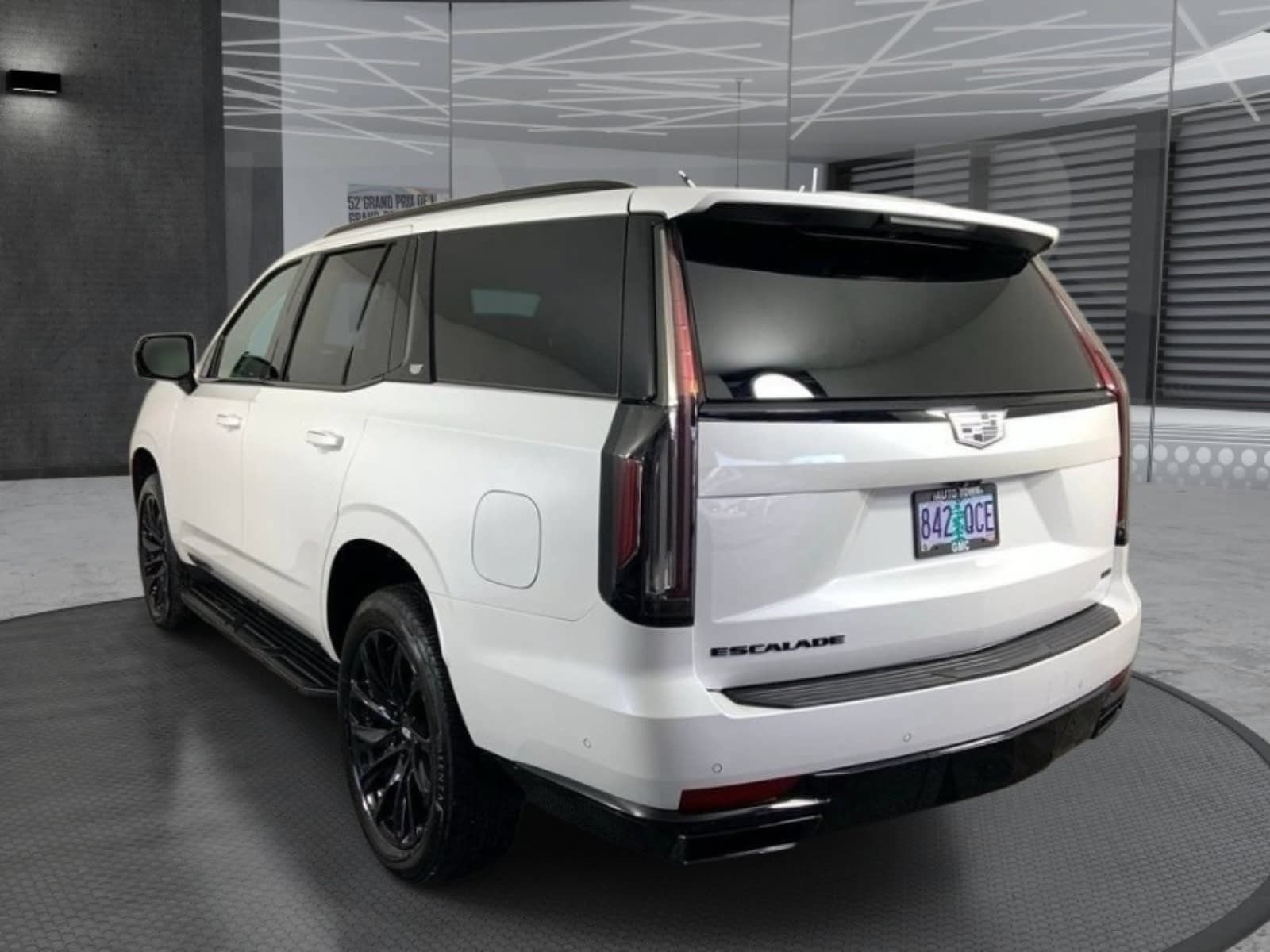 Used 2024 Cadillac Escalade Sport Platinum w/ LPO, ONYX Package AWD/4WD image 7