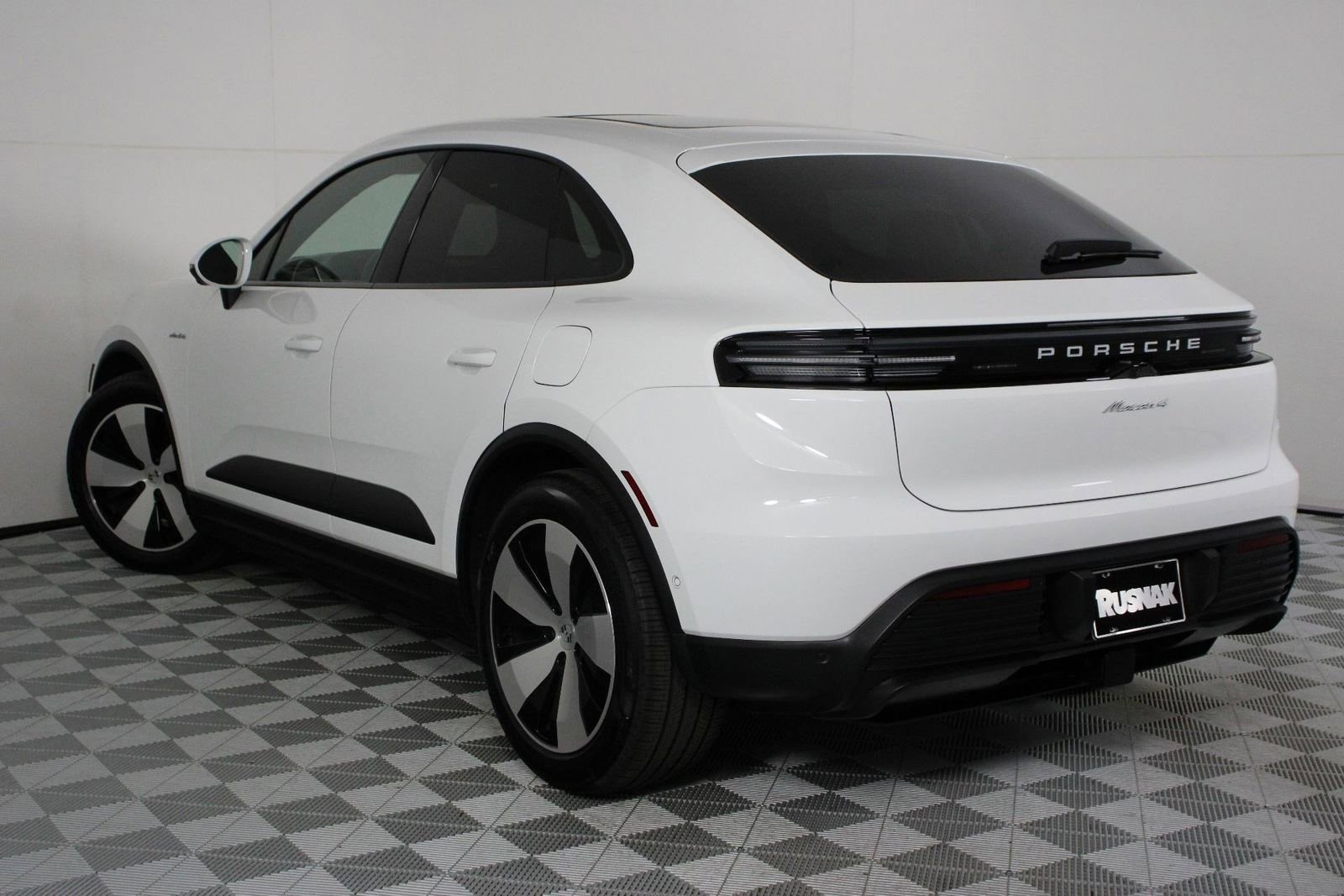 Certified 2024 Porsche Macan 4 Electric image 3