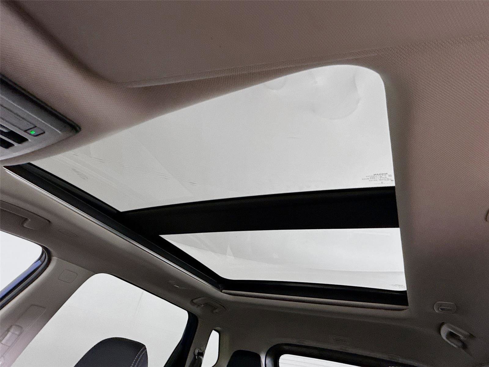 Used 2023 Nissan Rogue SL image 17