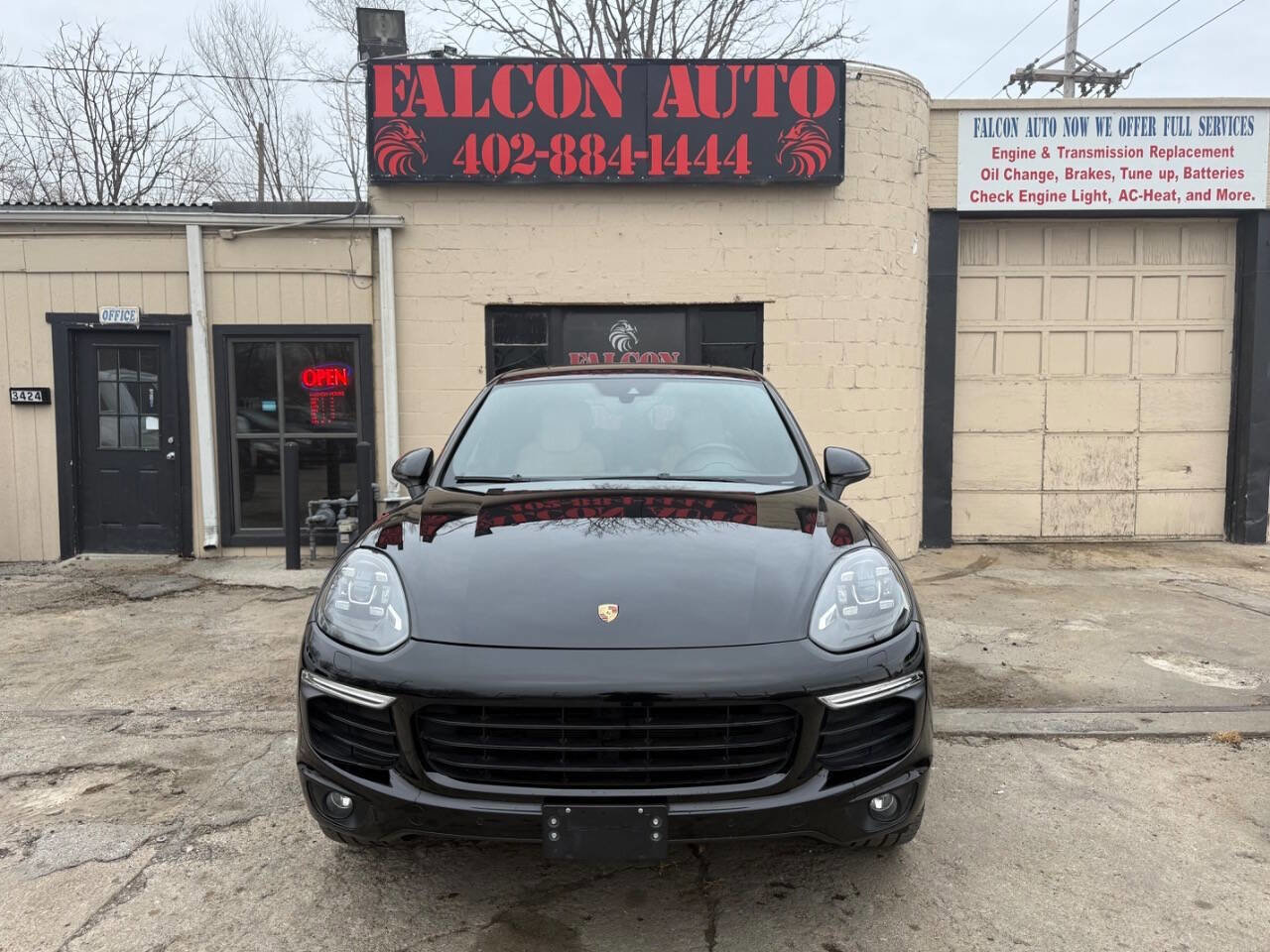 Used 2018 Porsche Cayenne Platinum Edition image 2