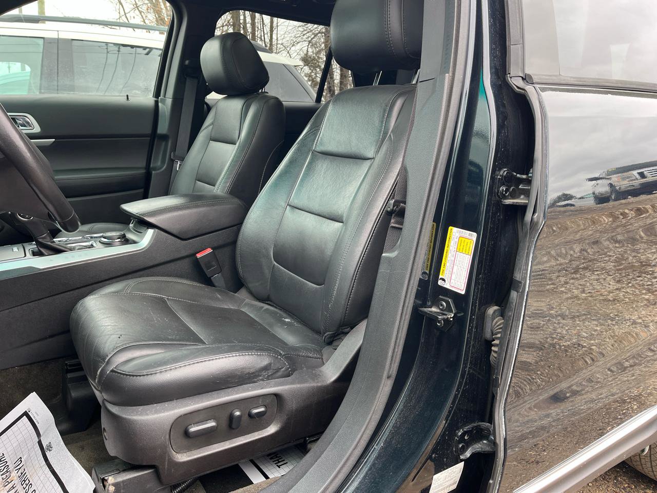 Used 2015 Ford Explorer XLT w/ Equipment Group 202A AWD/4WD image 16