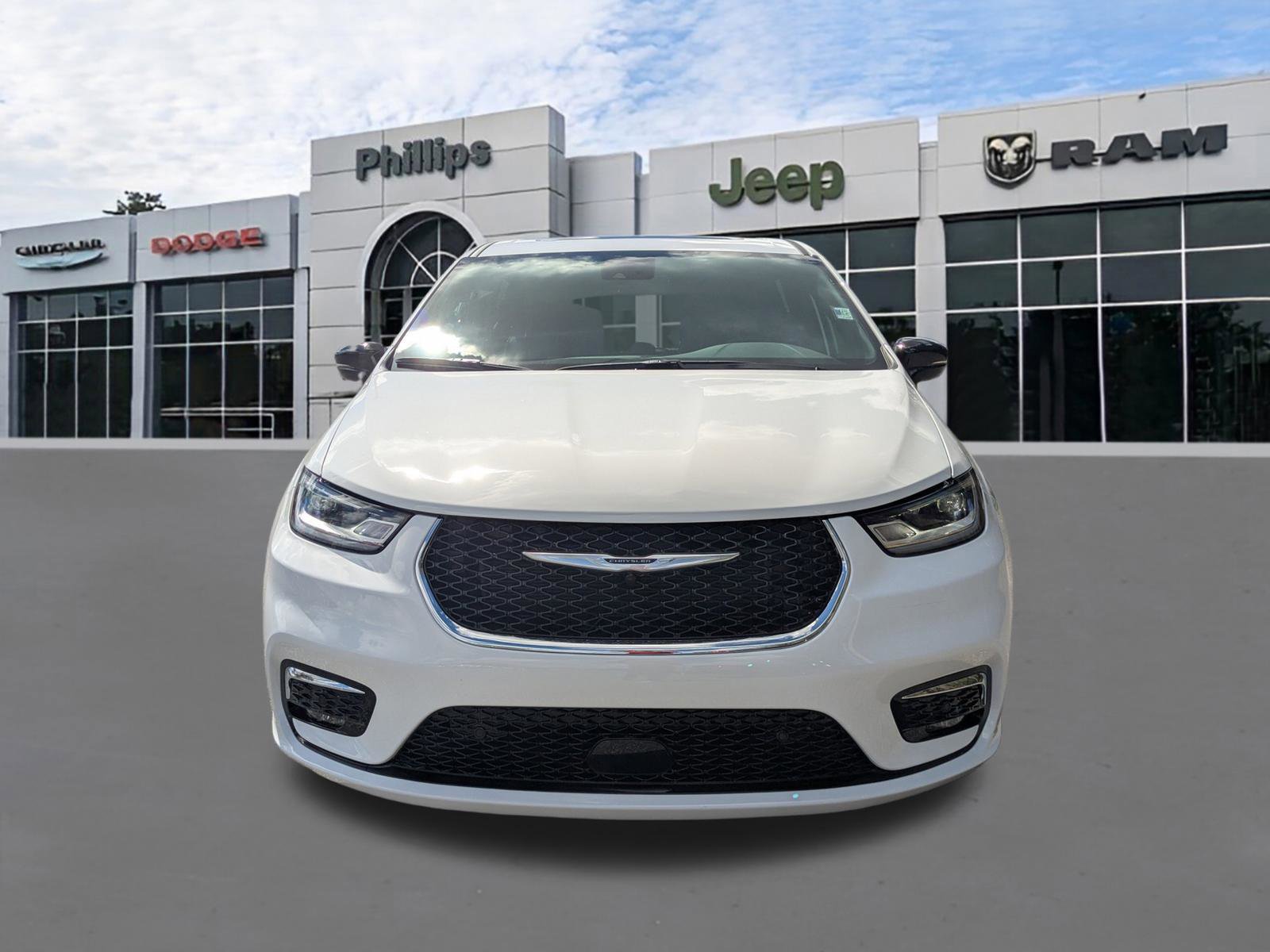 New 2026 Chrysler Pacifica Limited image 8