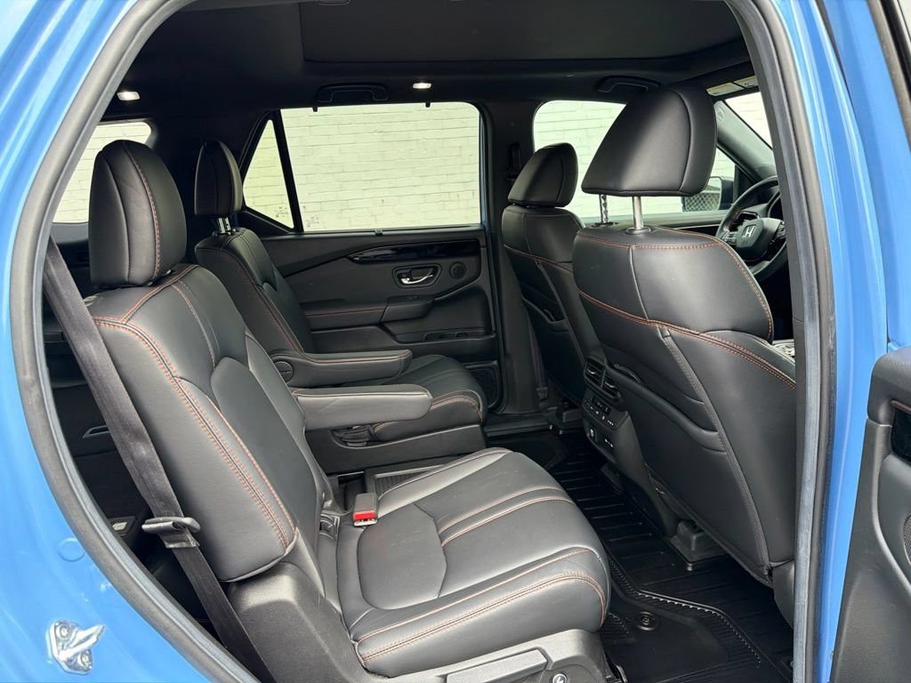 Used 2025 Honda Pilot TrailSport image 10