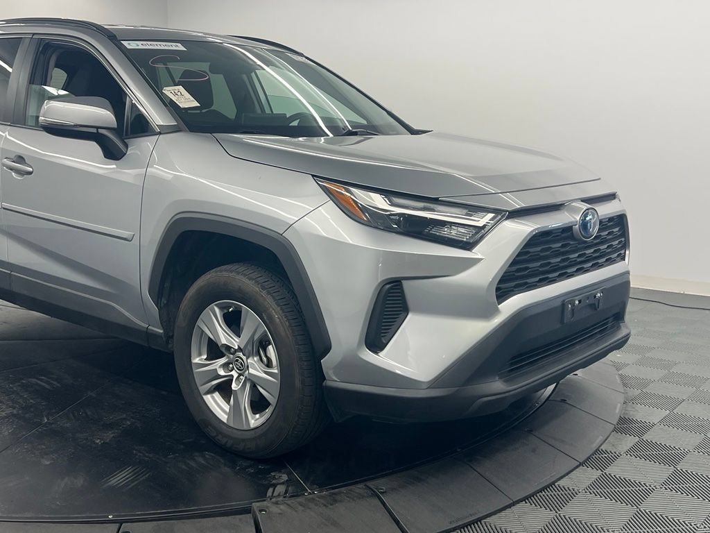 Used 2023 Toyota RAV4 LE AWD/4WD image 5