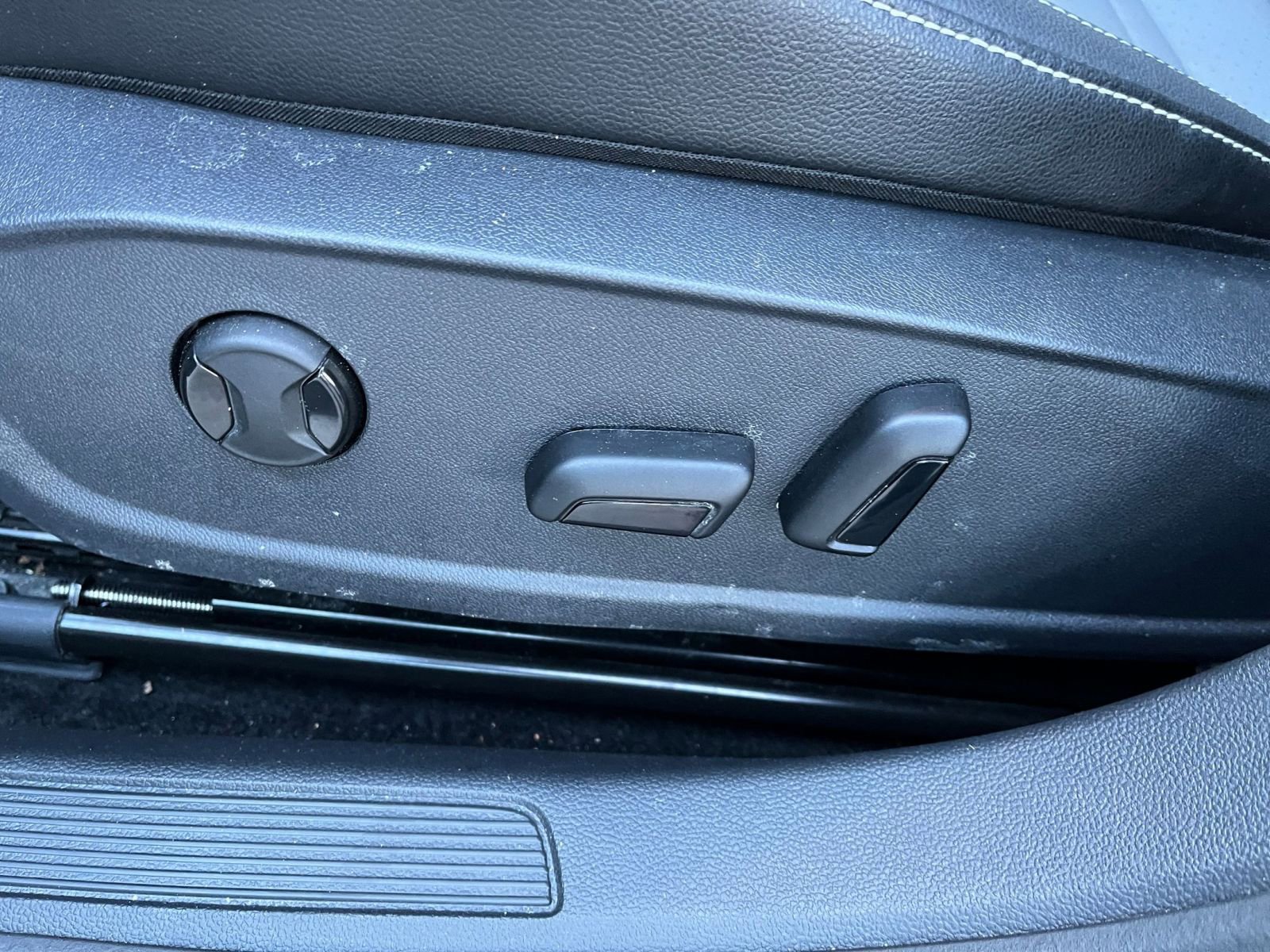 Used 2025 Volkswagen Jetta SE image 23