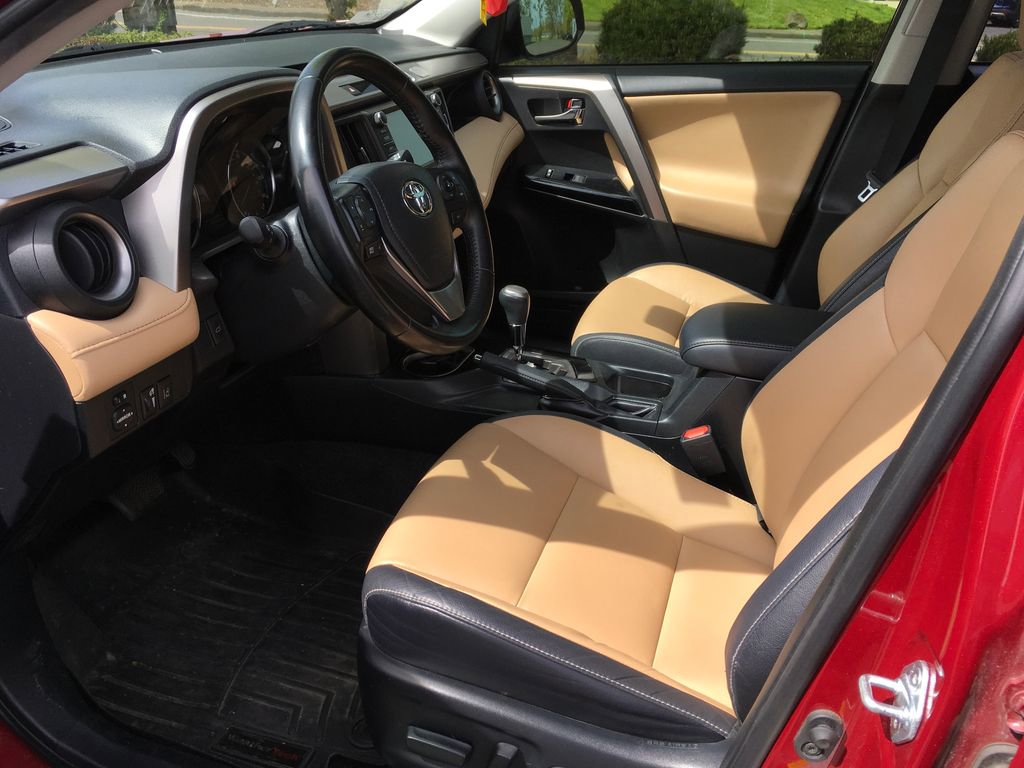 Used 2018 Toyota RAV4 Limited AWD/4WD image 4