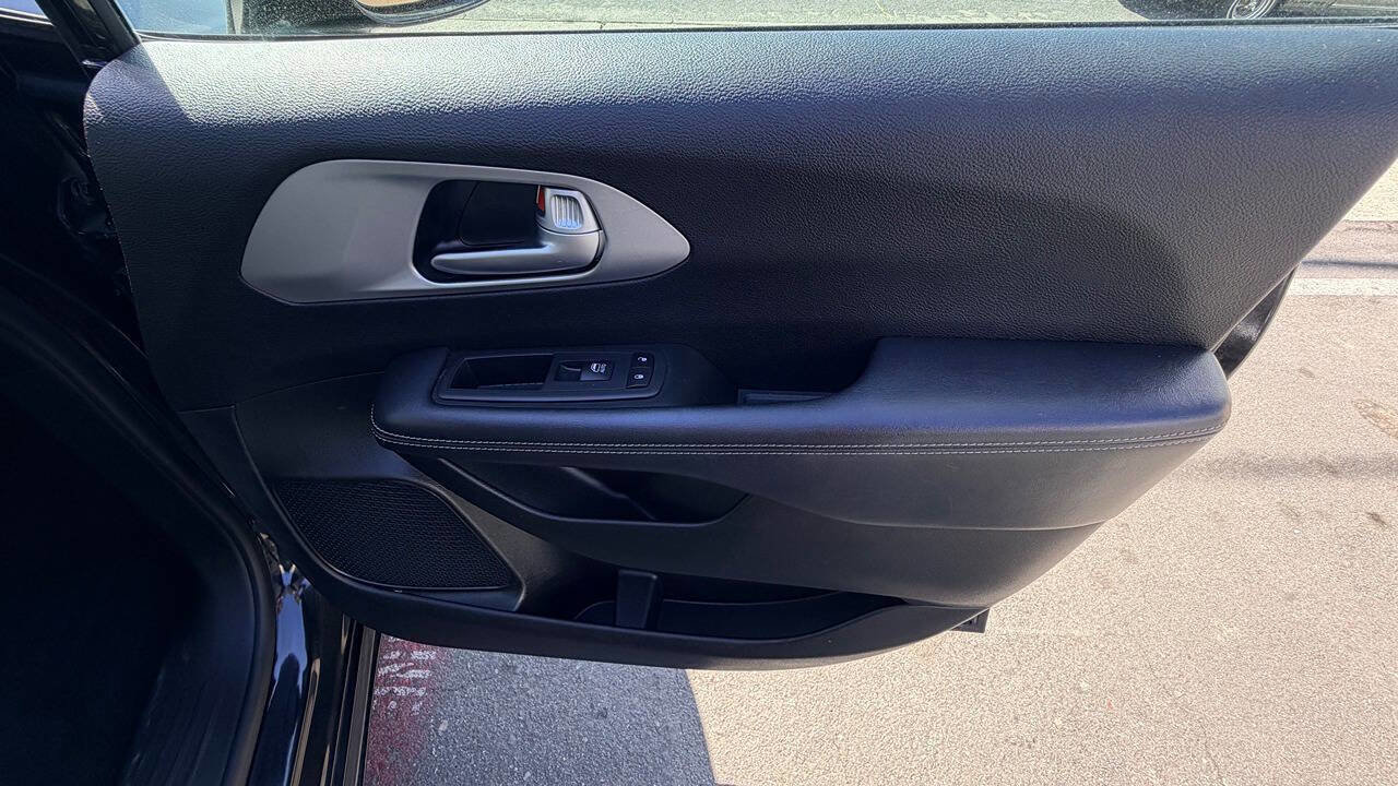 Used 2018 Chrysler Pacifica Touring Plus w/ S Appearance Package image 17