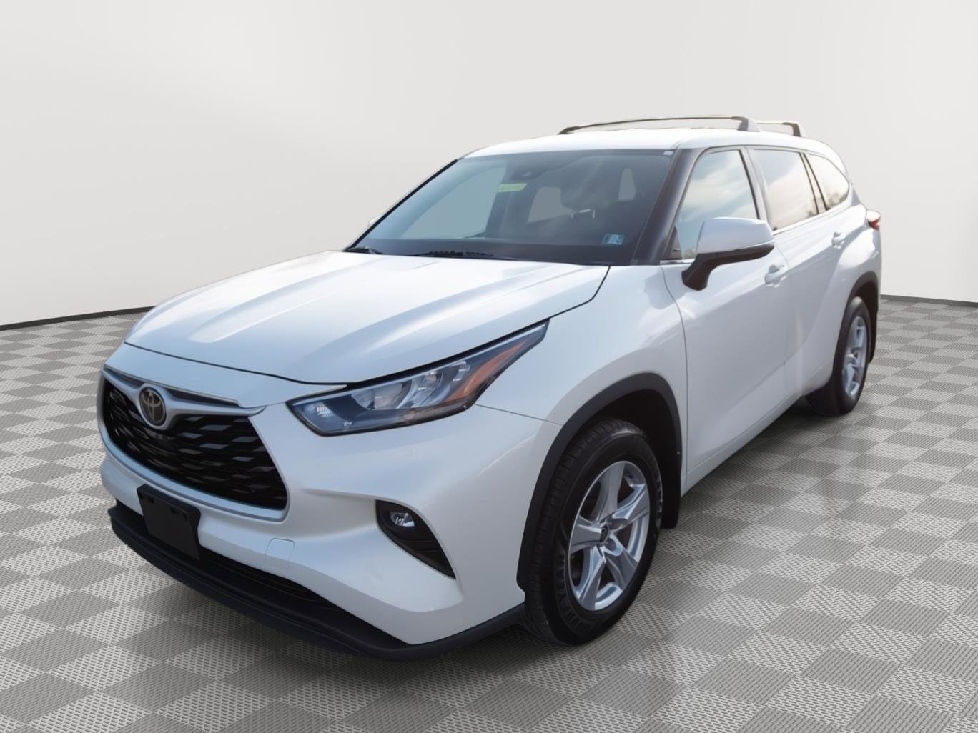 Used 2020 Toyota Highlander LE image 7