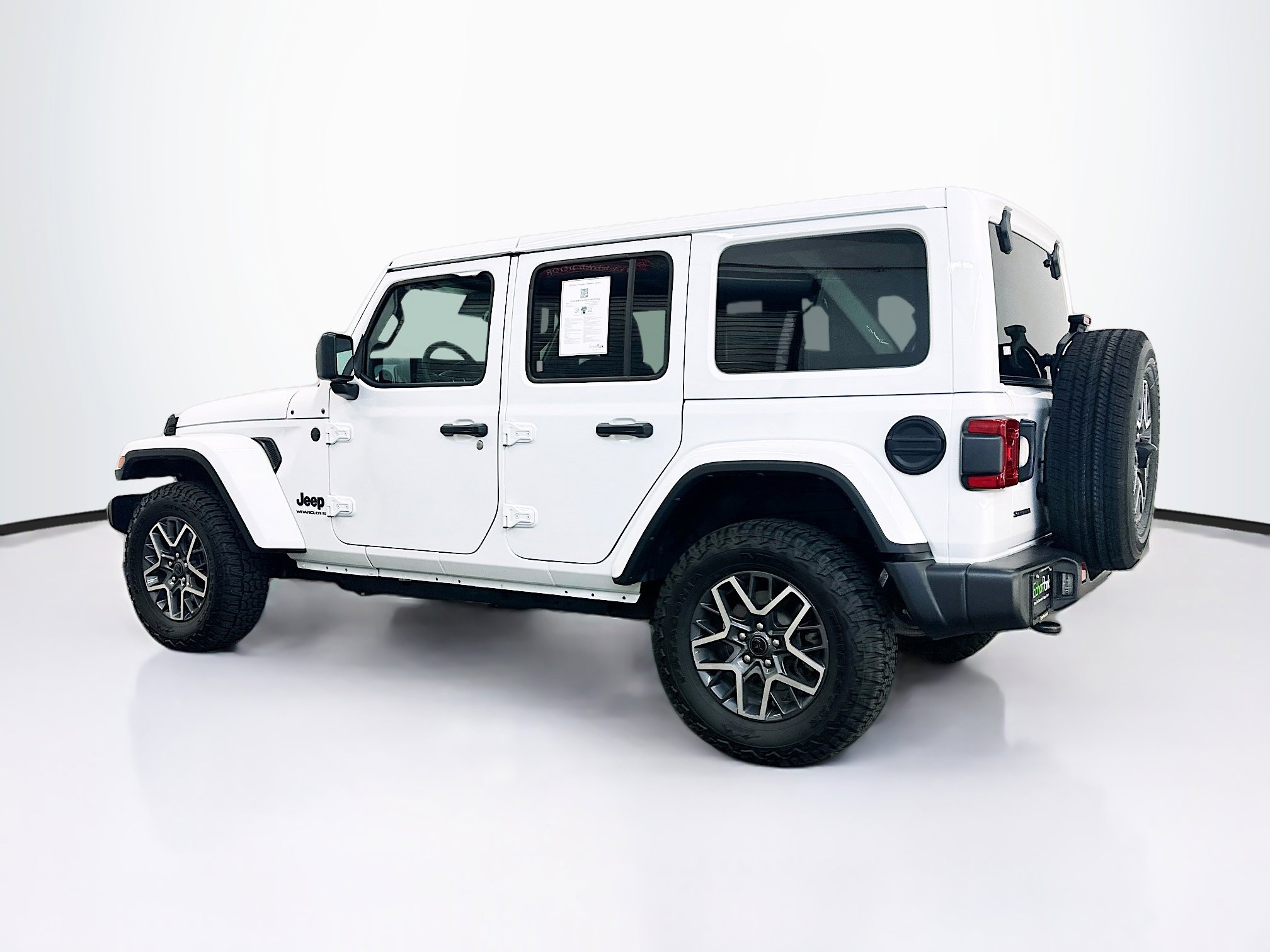 Used 2025 Jeep Wrangler Sahara image 5
