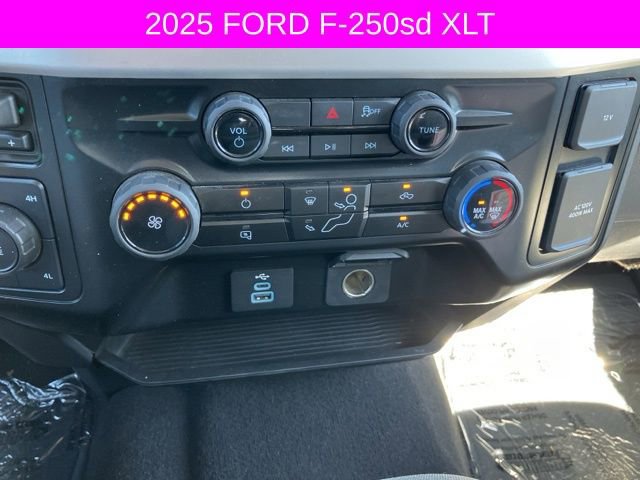 Used 2025 Ford F250 XLT w/ FX4 Off-Road Package image 38