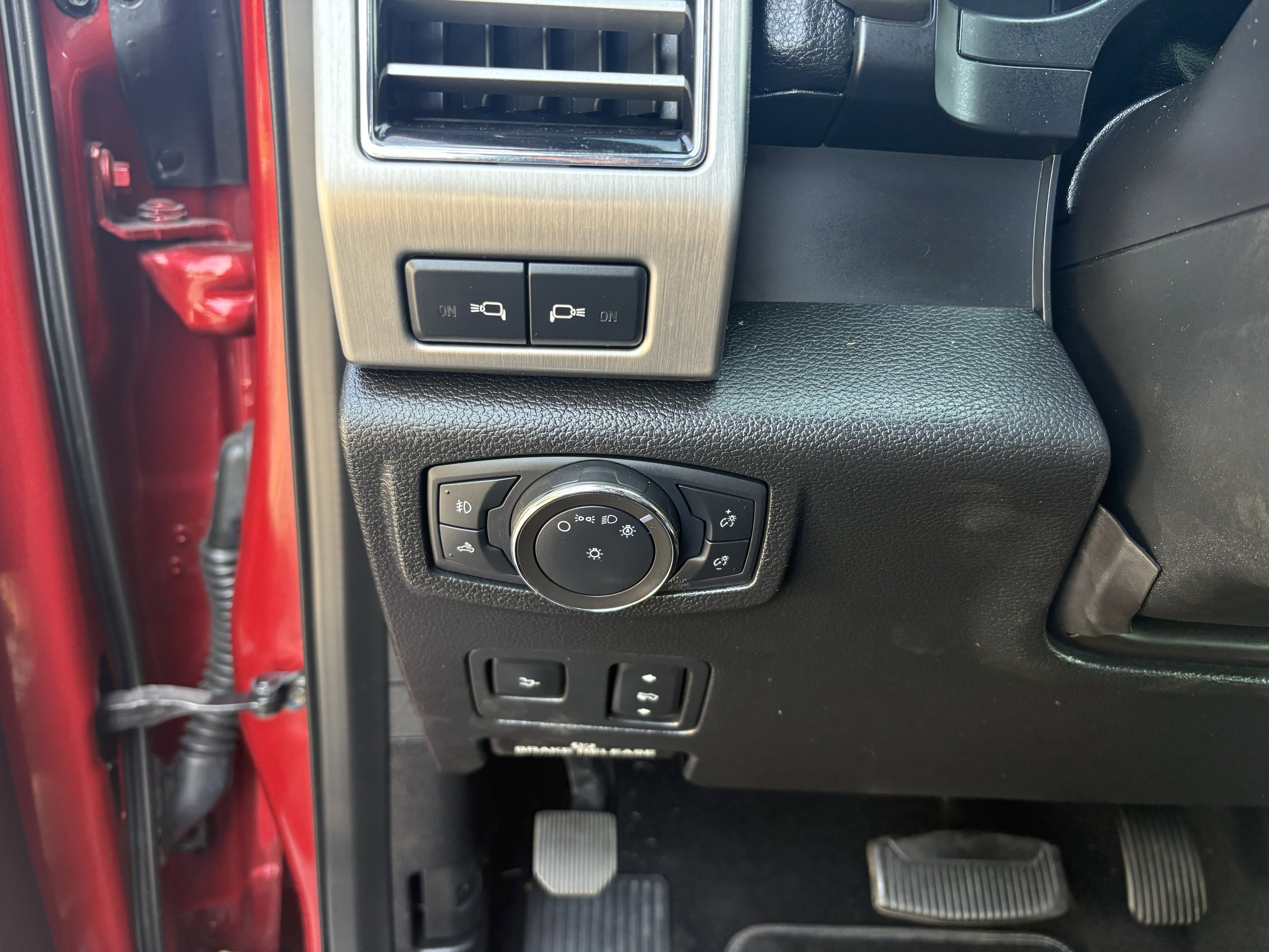 Used 2020 Ford F250 Platinum w/ FX4 Off-Road Package image 25