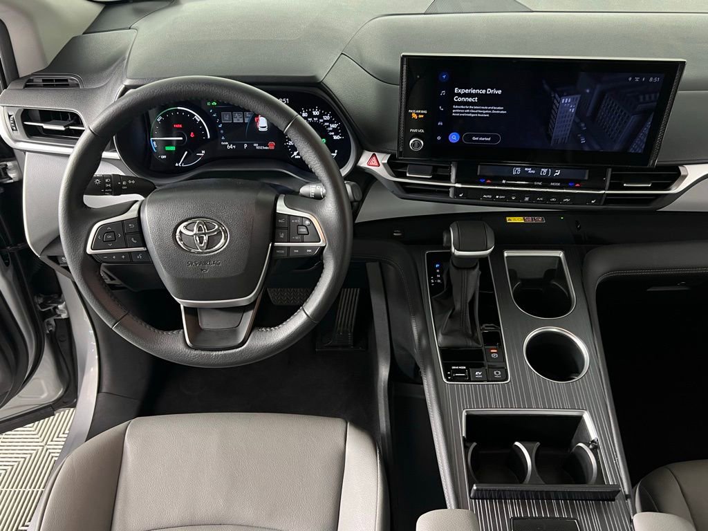 Used 2025 Toyota Sienna XLE image 16