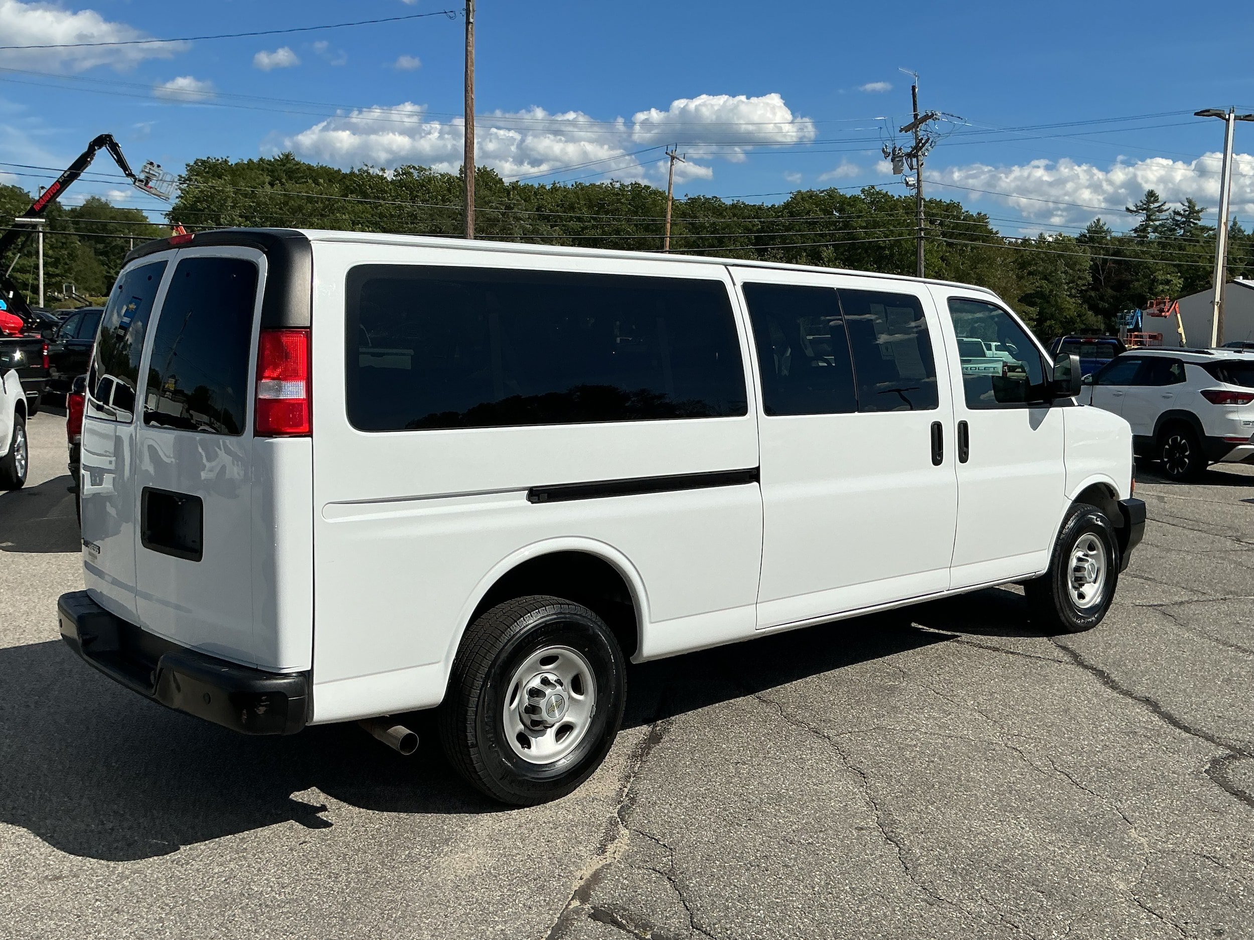 Used 2023 Chevrolet Express 3500 LS RWD image 4