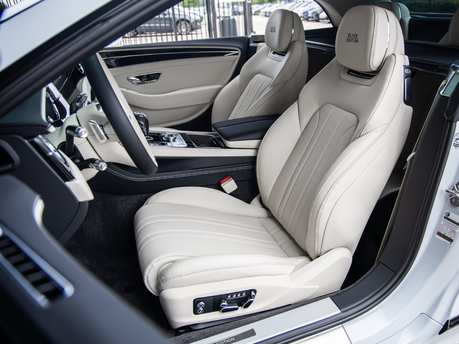 Used 2025 Bentley Continental GTC AWD/4WD image 31