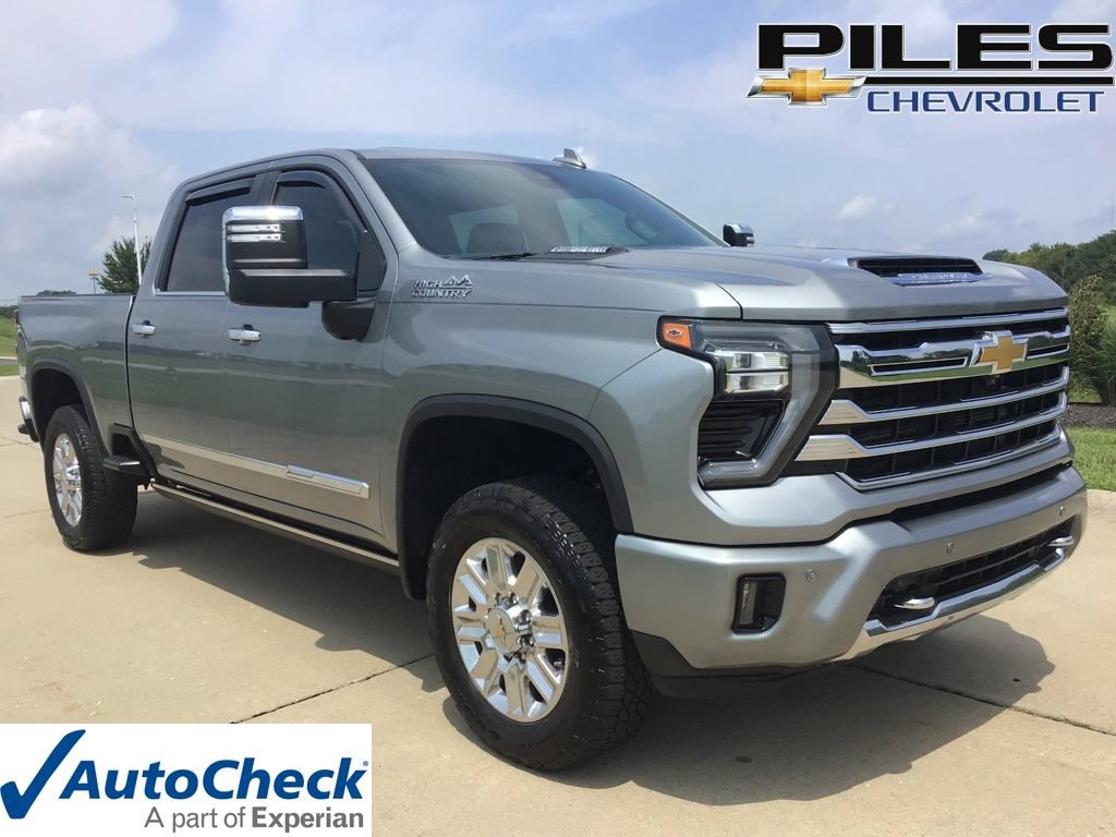 Used 2025 Chevrolet Silverado 2500 High Country w/ Technology Package AWD/4WD image 1