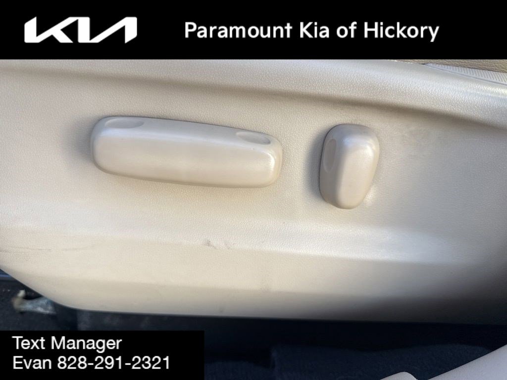 Used 2011 Toyota Venza AWD image 22