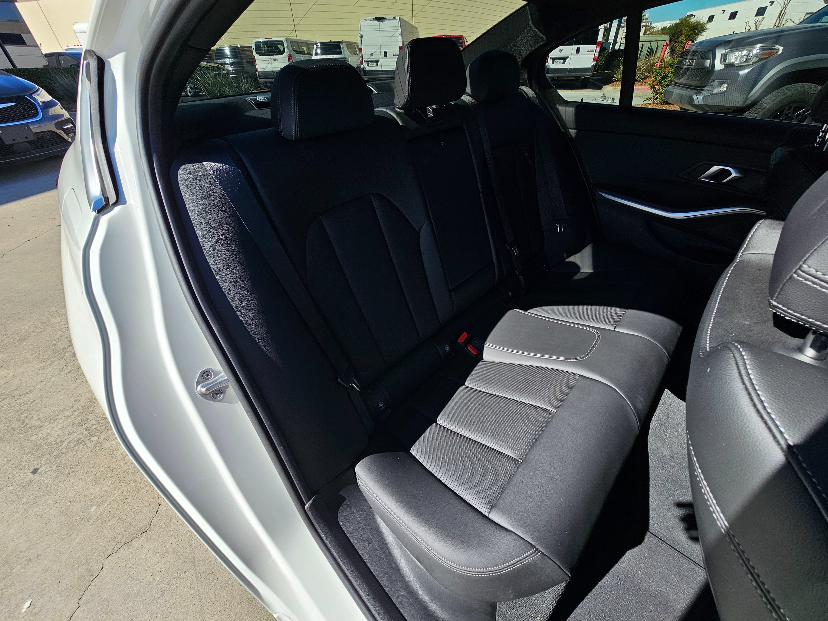 Used 2025 BMW 330i xDrive Sedan AWD/4WD image 27