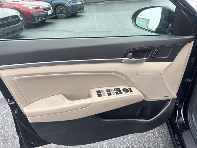 Used 2019 Hyundai Elantra Limited w/ Ultimate Package 02 FWD image 9