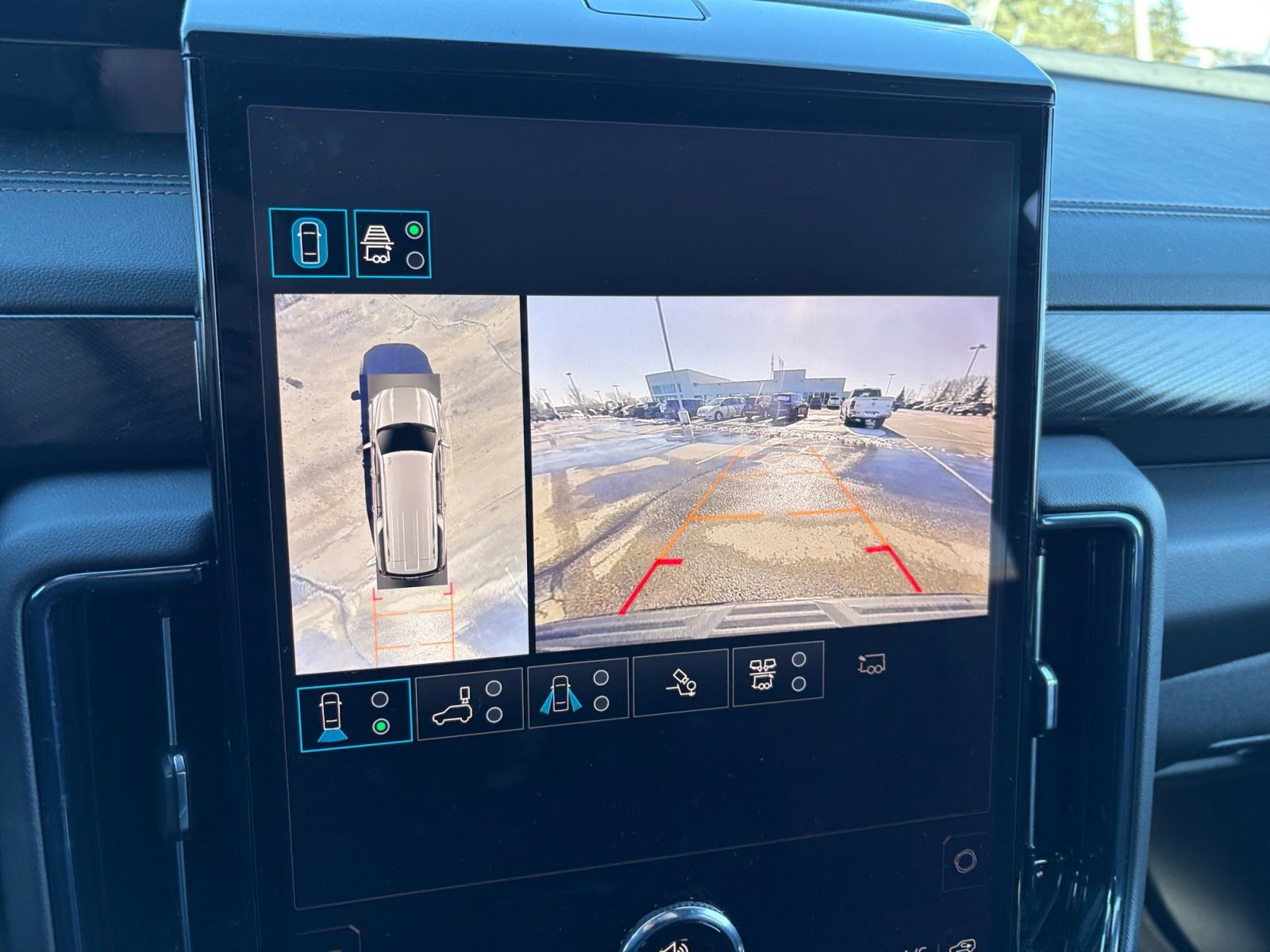 Used 2025 GMC Yukon XL AT4 image 31