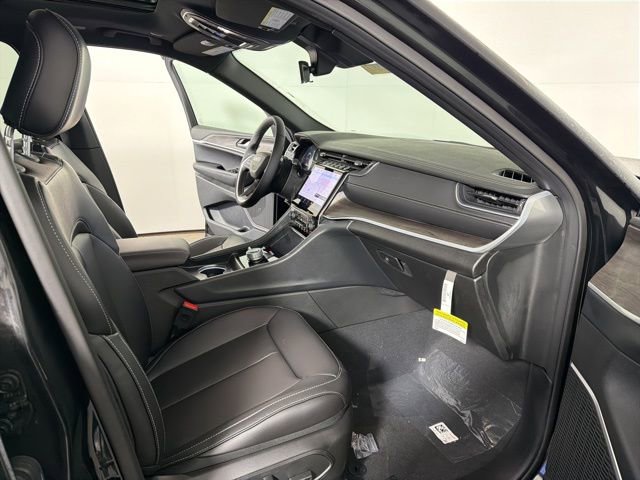 New 2025 Jeep Grand Cherokee L Limited w/ Trailer Tow Package image 33