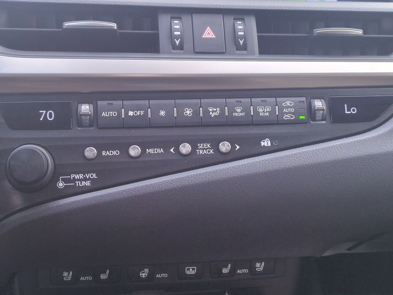 Used 2019 Lexus ES 300h w/ Luxury Package image 27