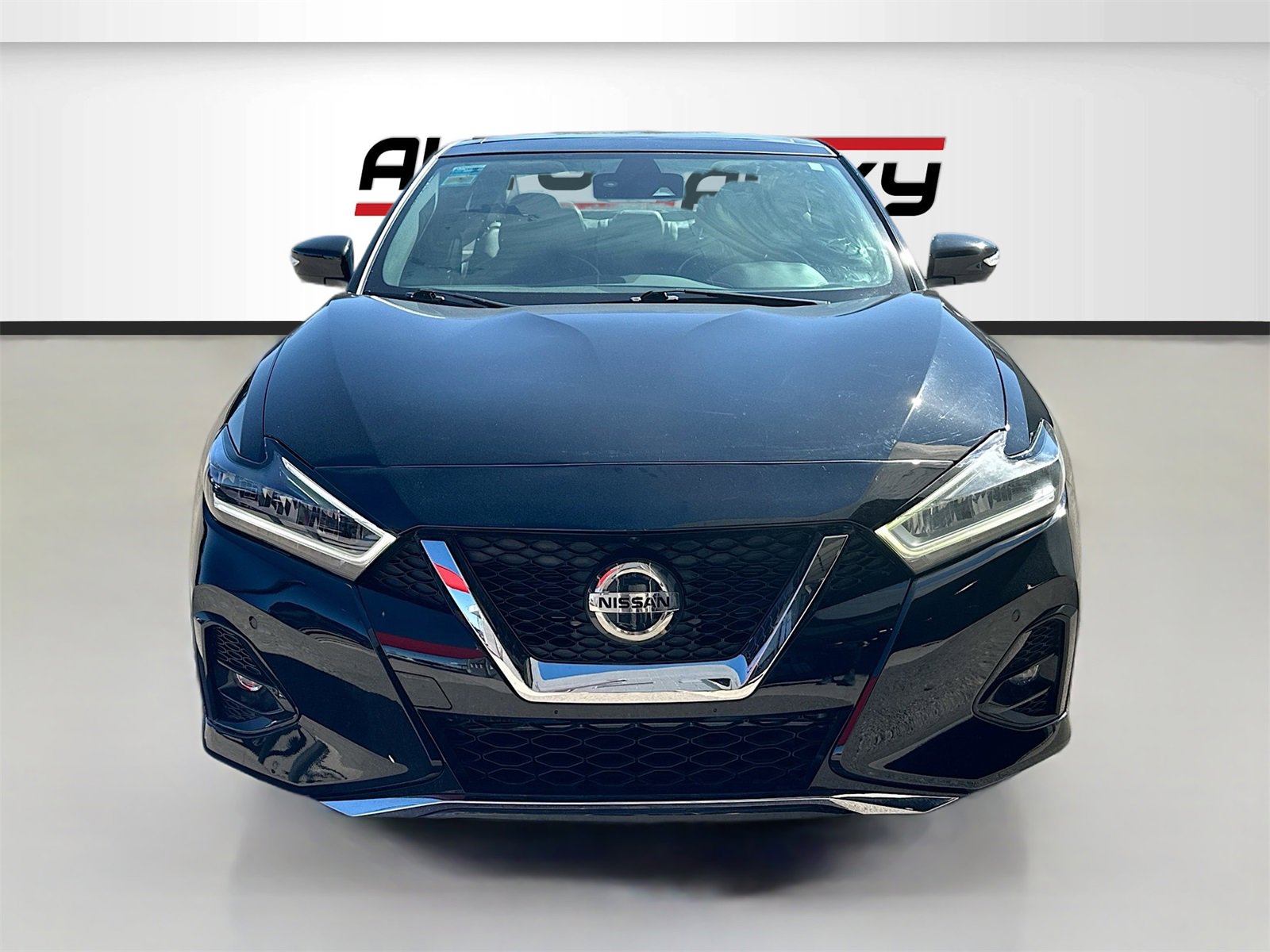 Used 2023 Nissan Maxima SR w/ Sport Mat Group image 2