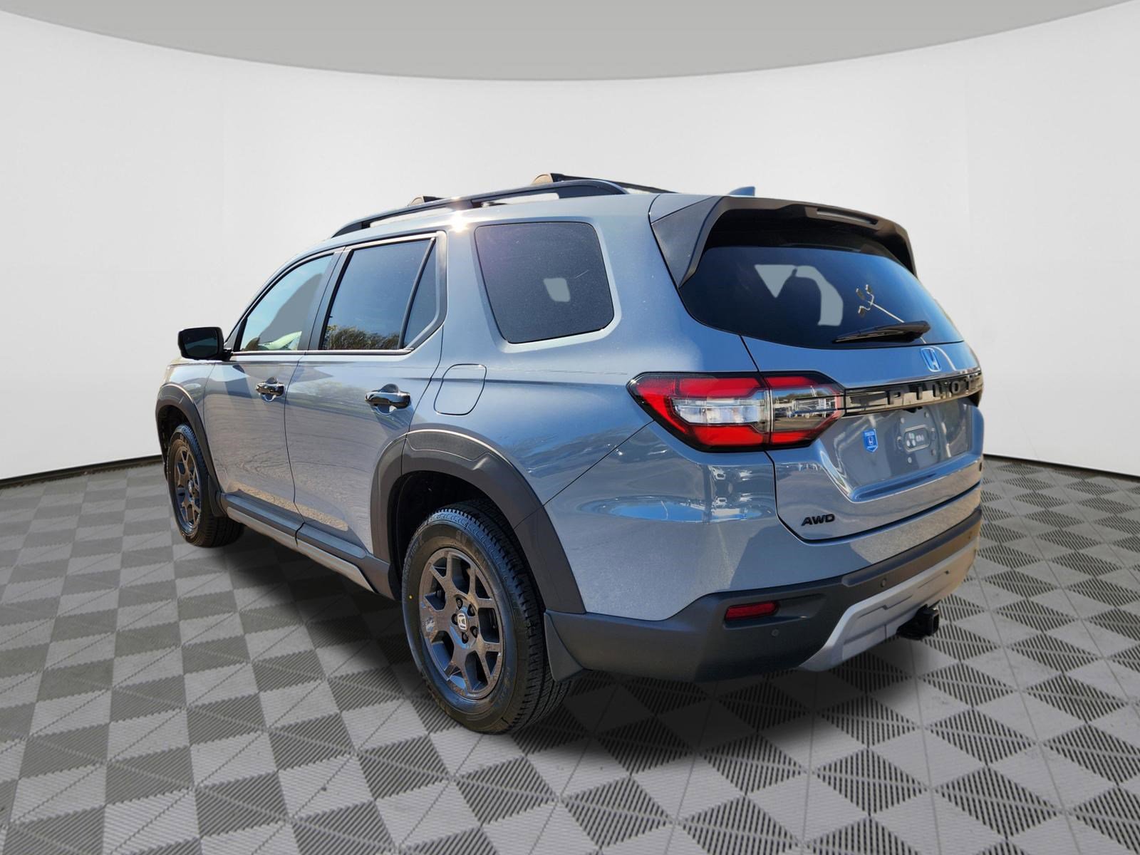 Certified 2023 Honda Pilot TrailSport image 3