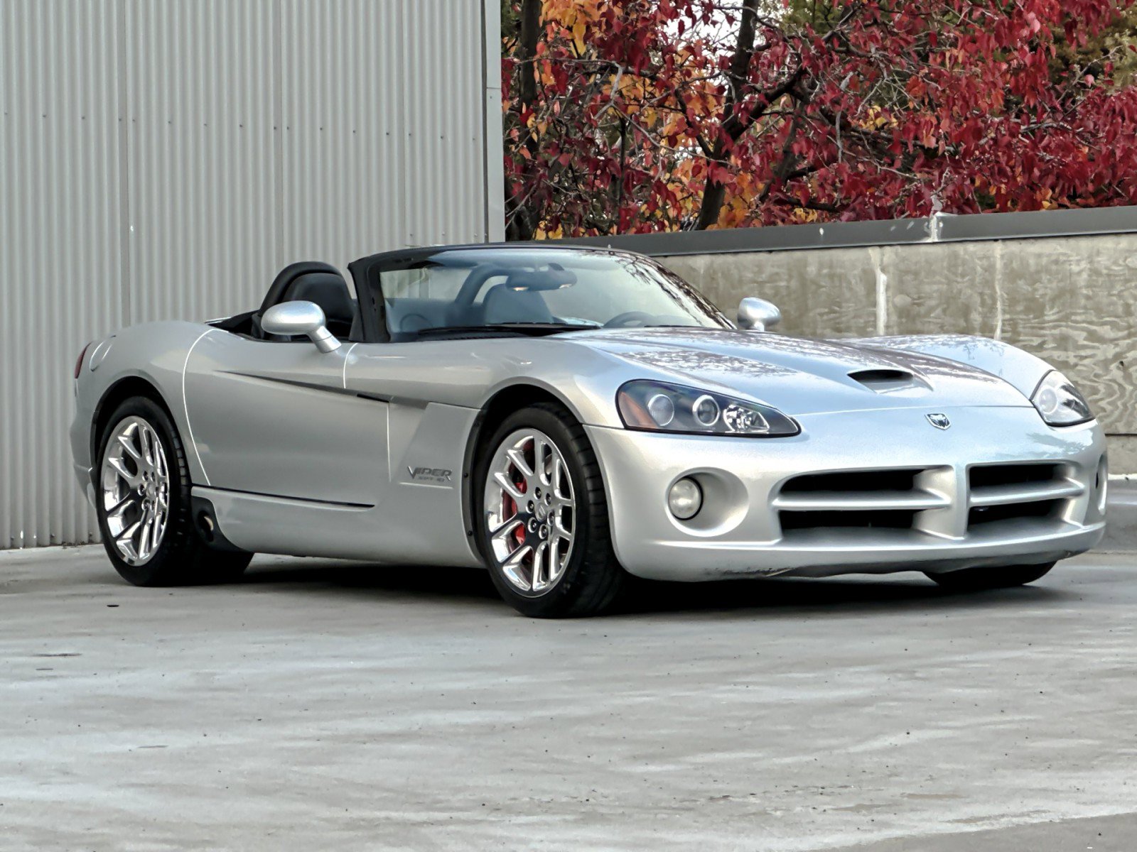 Used 2004 Dodge Viper SRT-10 image 9