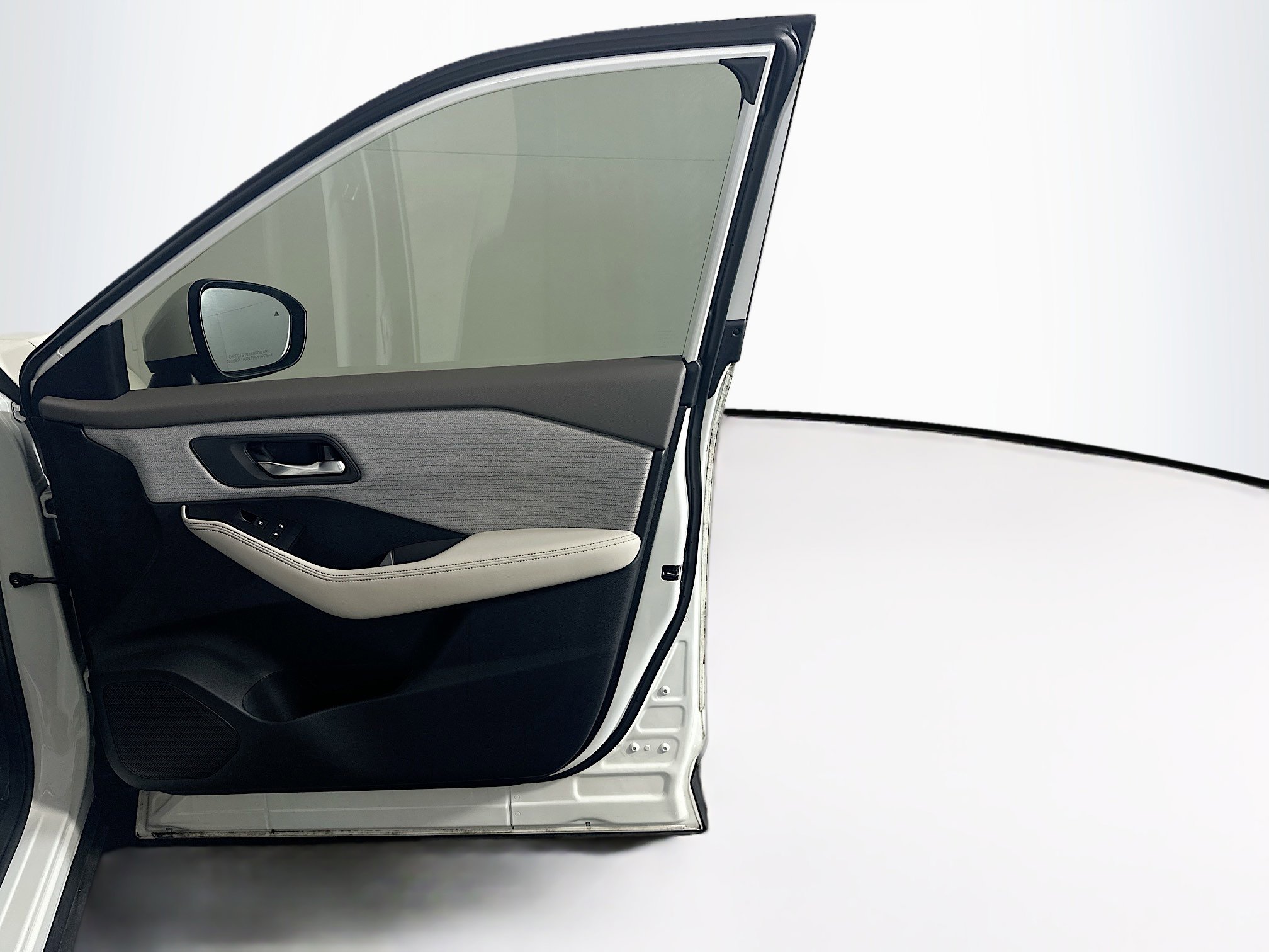 Used 2023 Nissan Rogue SV image 32