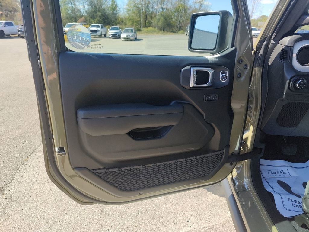 New 2025 Jeep Gladiator Willys image 18