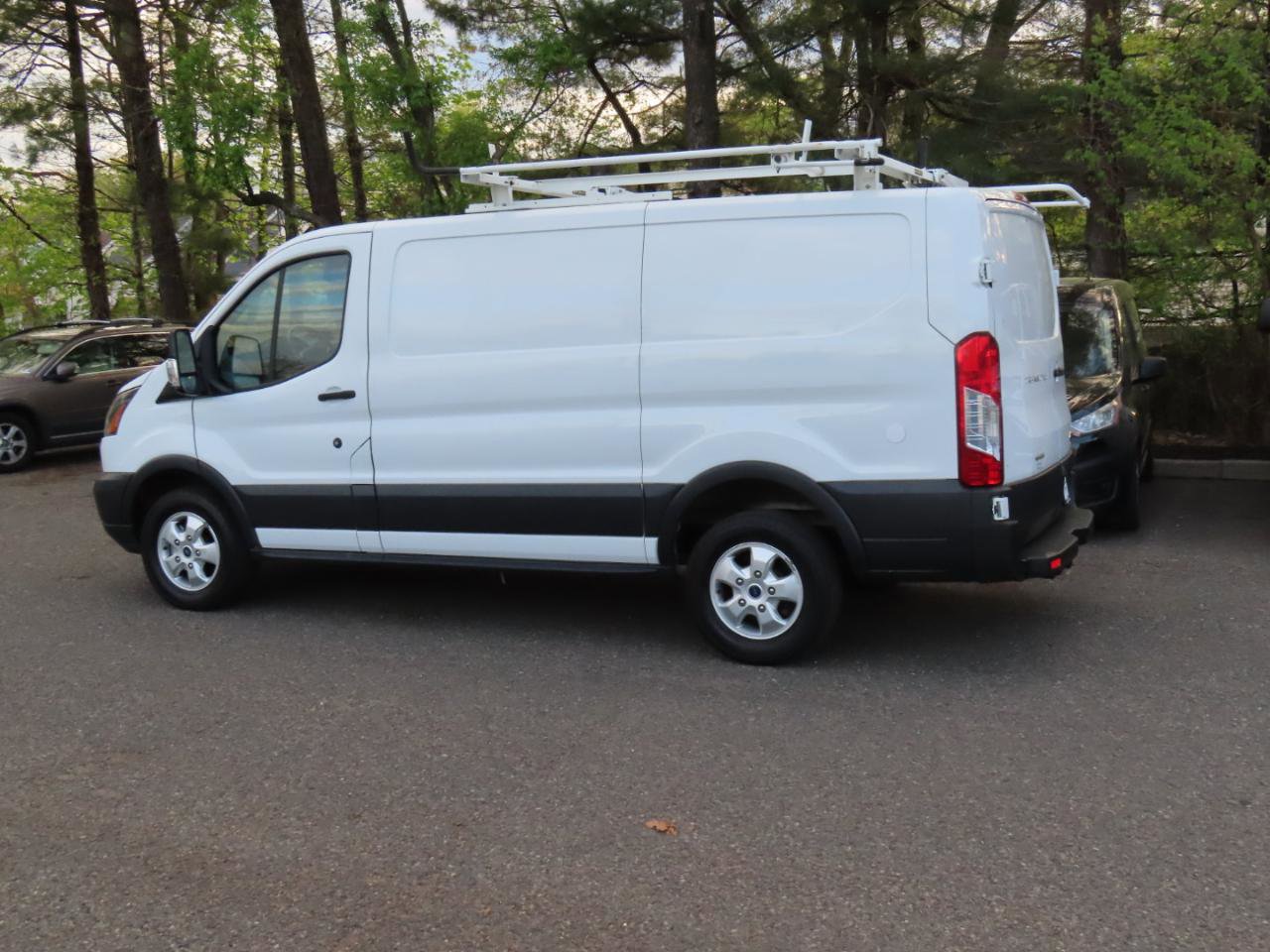 Used 2018 Ford Transit 250 130 Low Roof RWD image 3