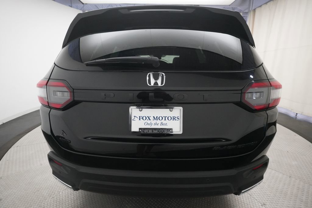 Certified 2025 Honda Pilot Black Edition image 28