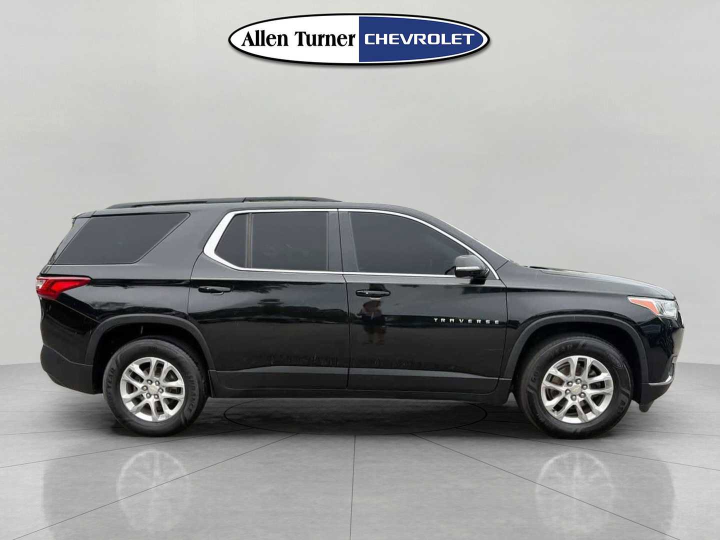 Used 2020 Chevrolet Traverse LT FWD image 3