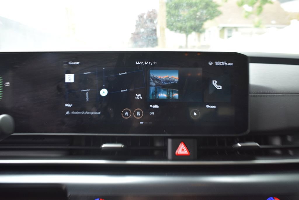 Used 2025 Kia Carnival FWD image 17