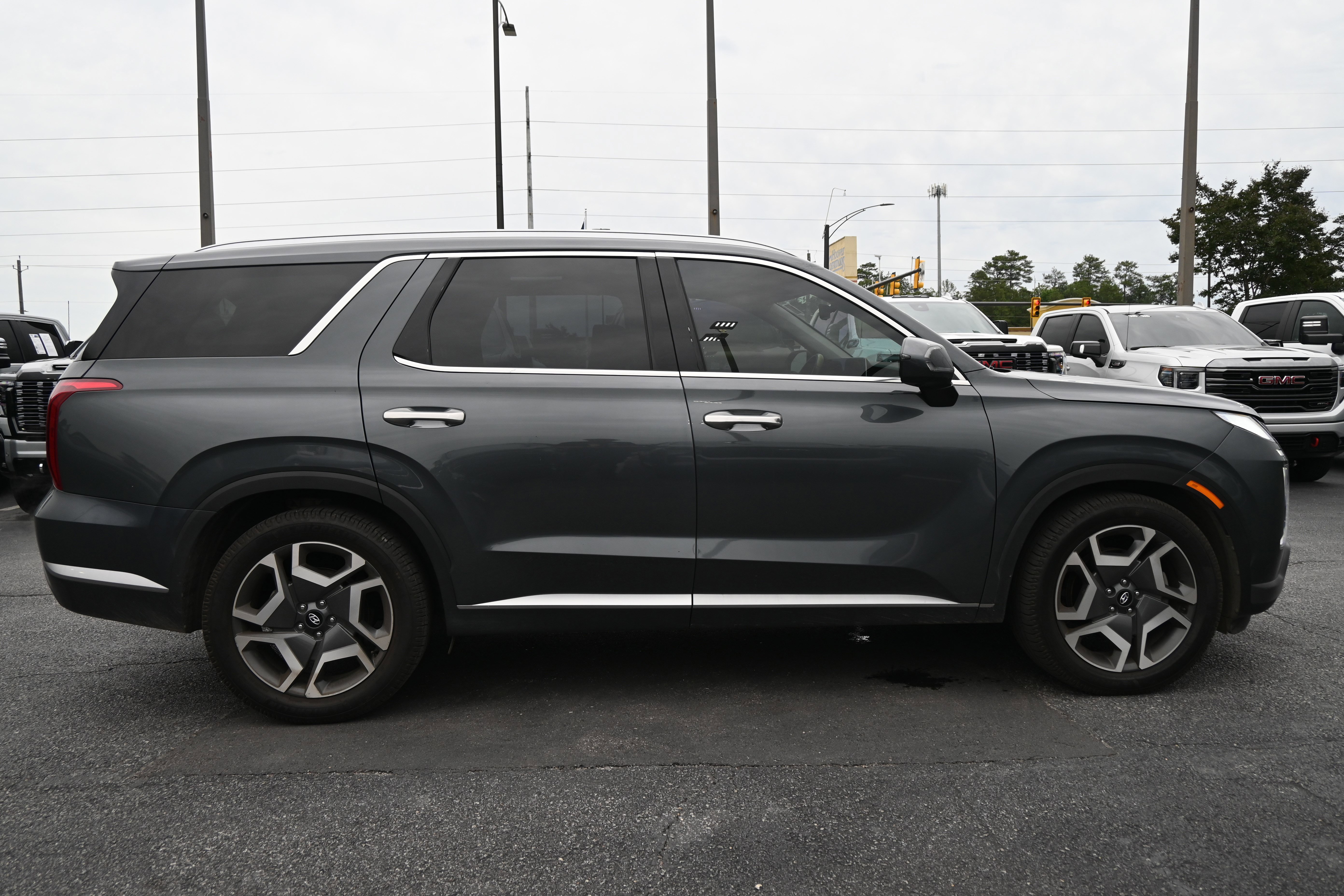 Used 2023 Hyundai Palisade SEL w/ Premium Package FWD image 13