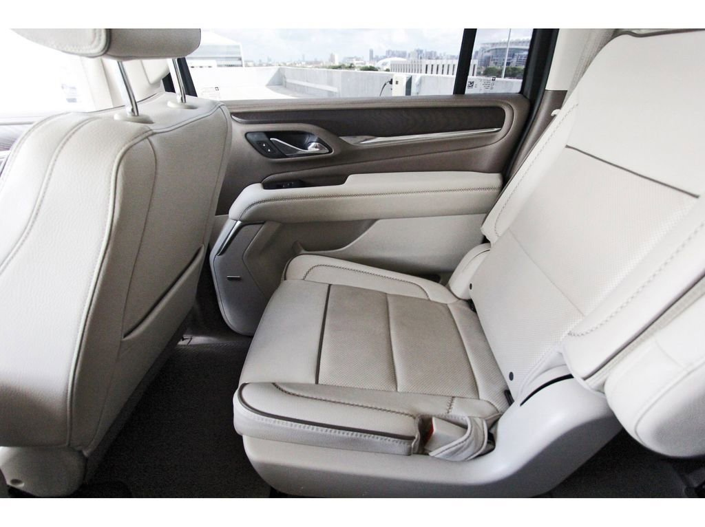 Used 2023 GMC Yukon XL Denali image 12