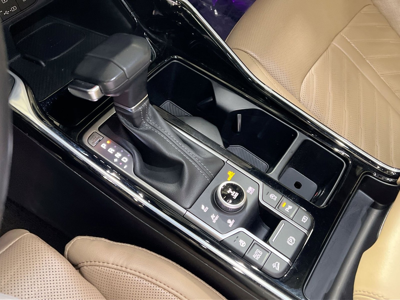 Used 2024 Kia Sorento SX Prestige w/ Olive Brown Leather Package image 21