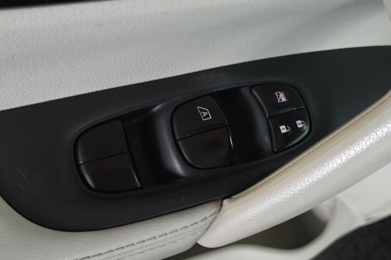 Used 2017 Nissan Rogue Sport SV image 14