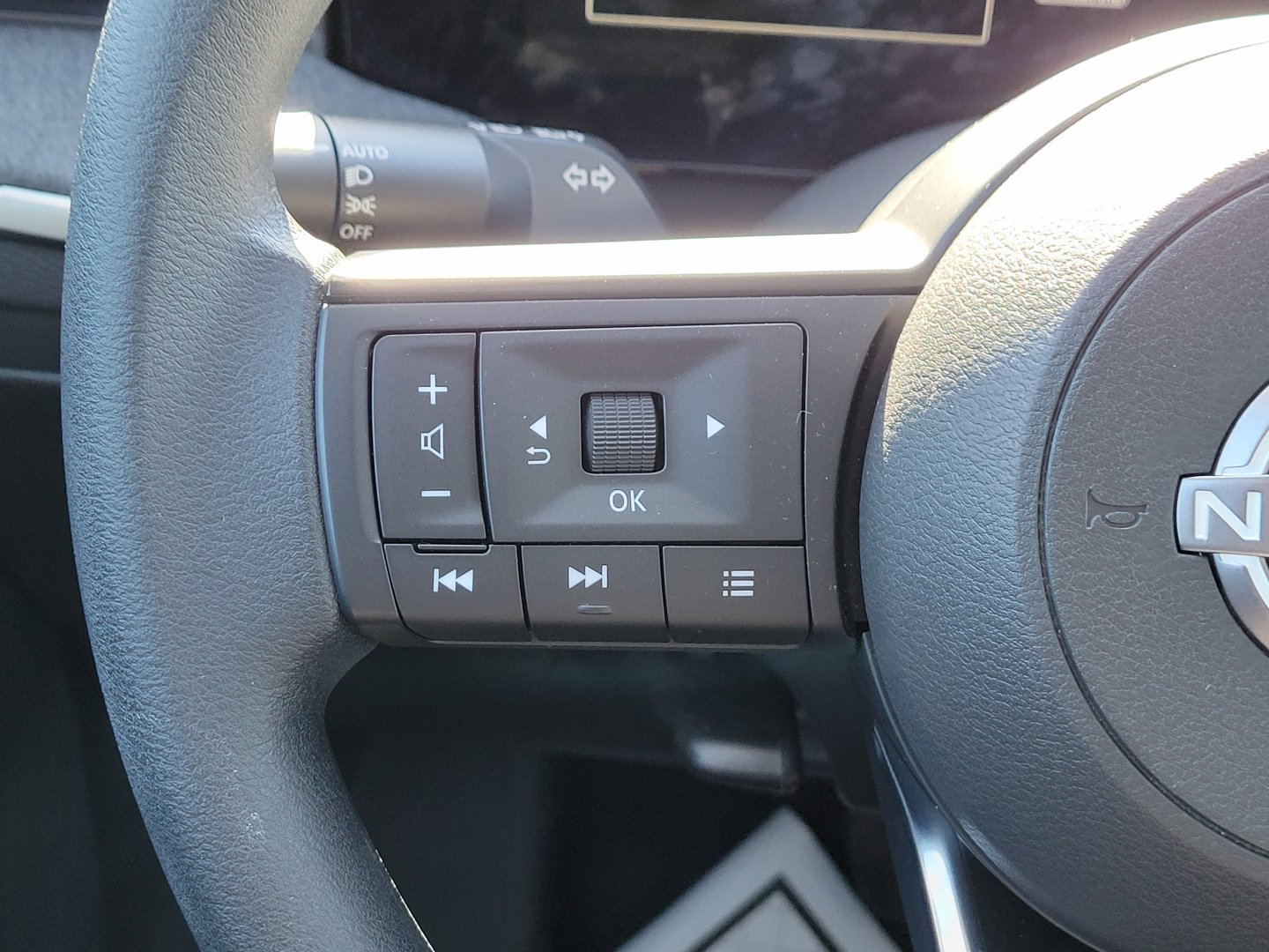 Certified 2025 Nissan Kicks SV AWD/4WD image 22